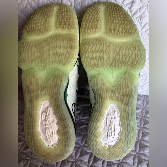 Nike LeBron XVII Low “Spruce Aura” - Picture 7 of 7